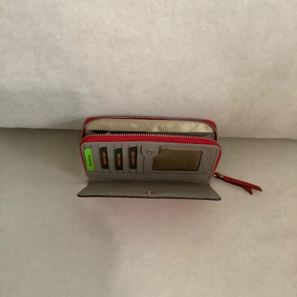 New Red Wallet - Picture 3 of 4